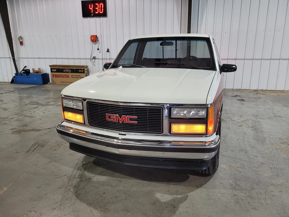 1990 GMC Sierra 1st Gen - Image 3 of 31