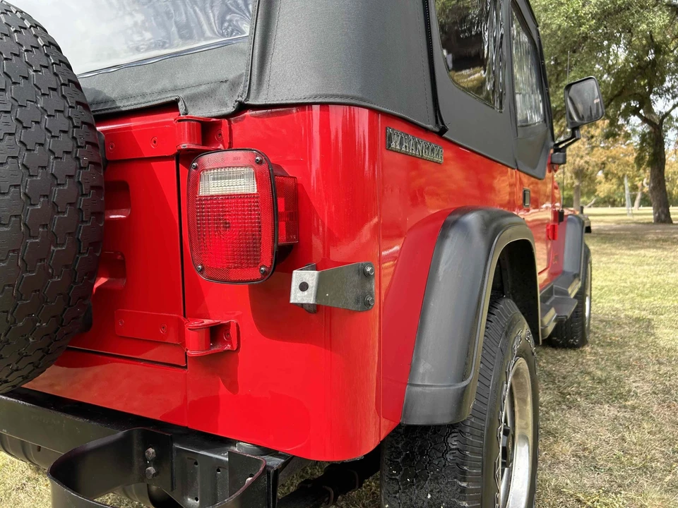 1990 Jeep YJ Wrangler - Image 27 of 31