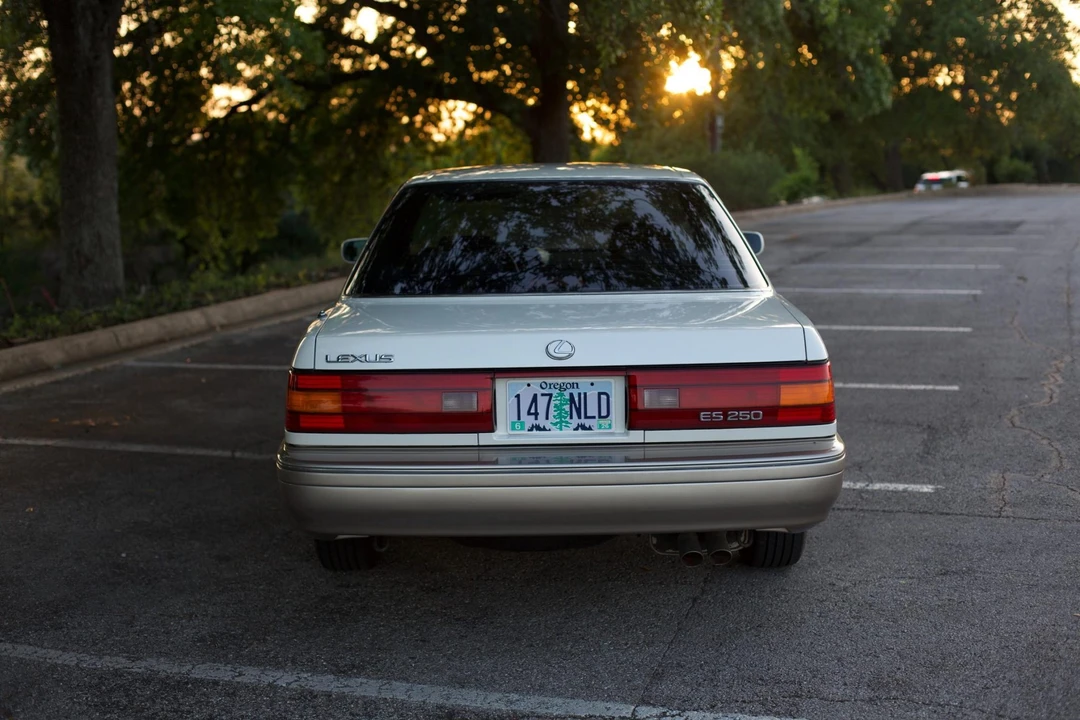 1990 Lexus ES 1st Gen - Image 8 of 31