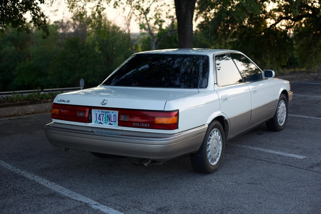 1990 Lexus ES 1st Gen - Image 9 of 31