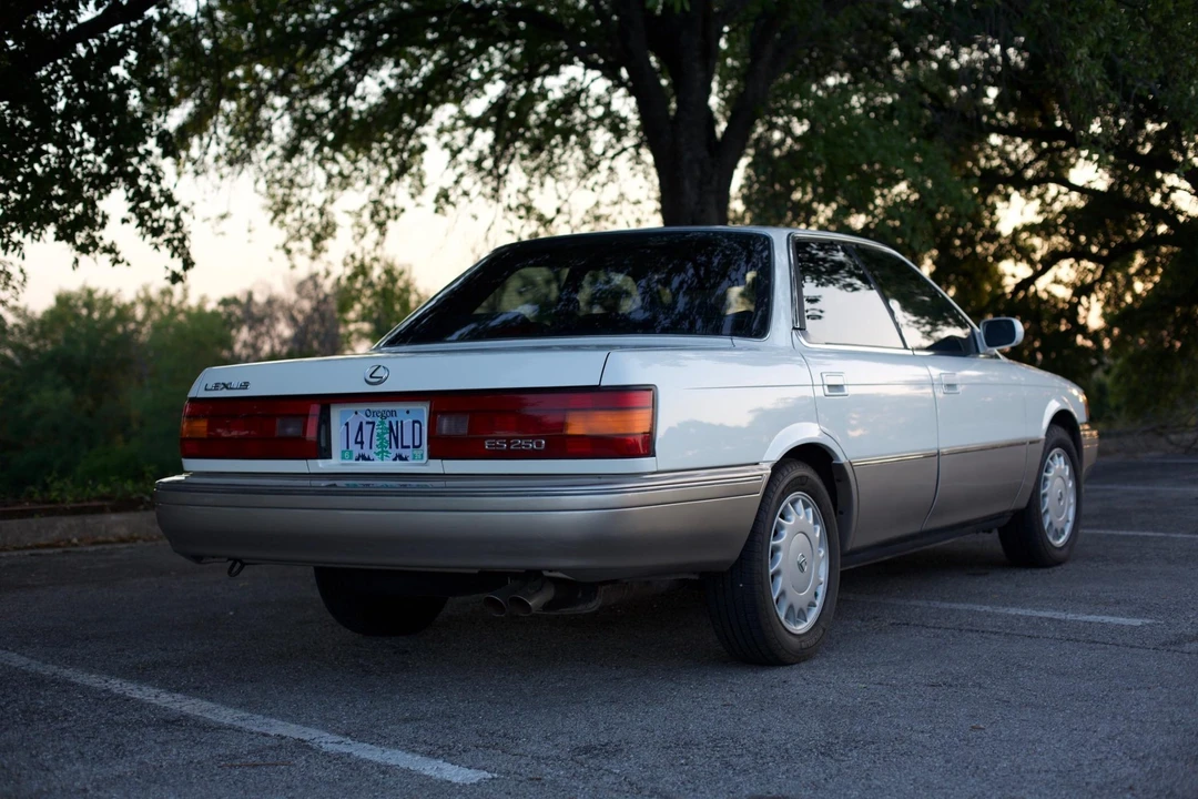 1990 Lexus ES 1st Gen - Image 10 of 31