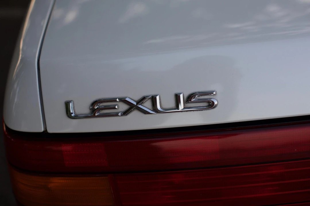 1990 Lexus ES 1st Gen - Image 23 of 31