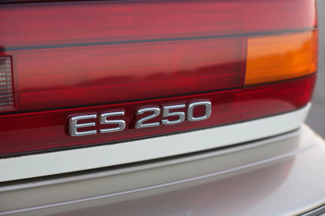1990 Lexus ES 1st Gen - Image 22 of 31