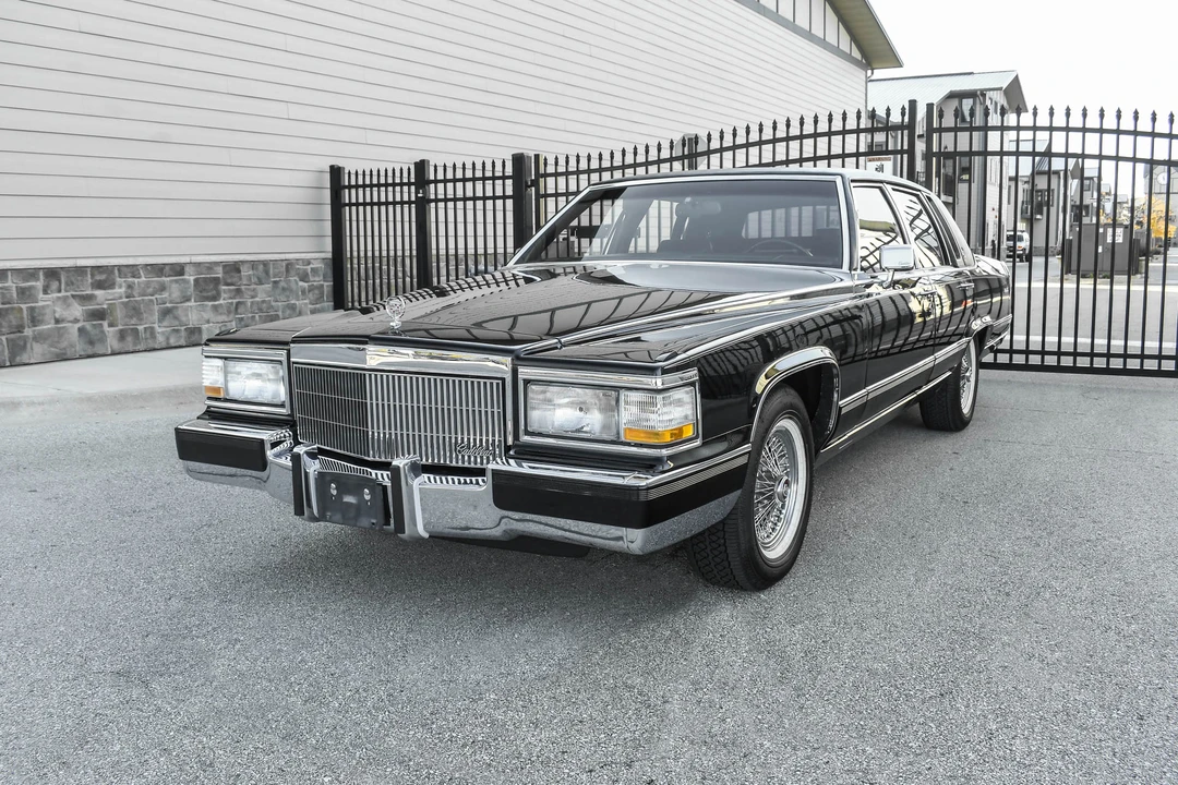 1991 Cadillac Brougham - Image 23 of 31