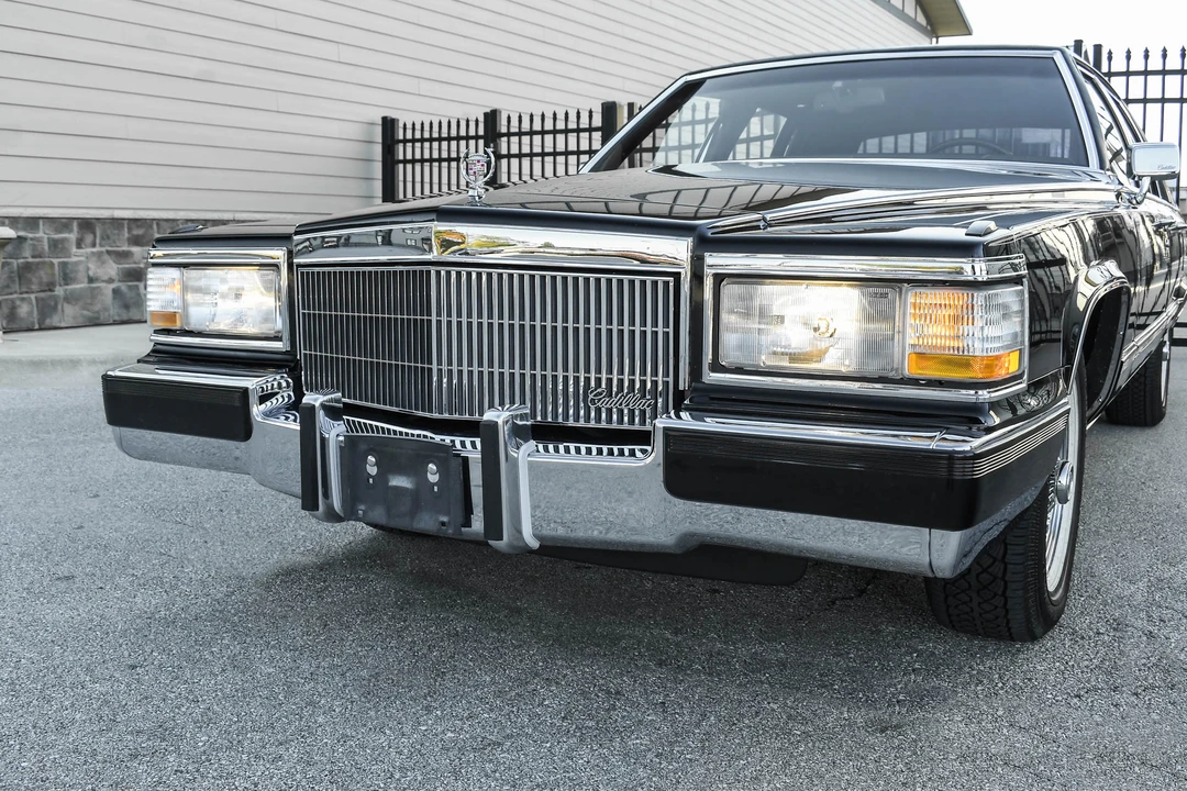 1991 Cadillac Brougham - Image 24 of 31