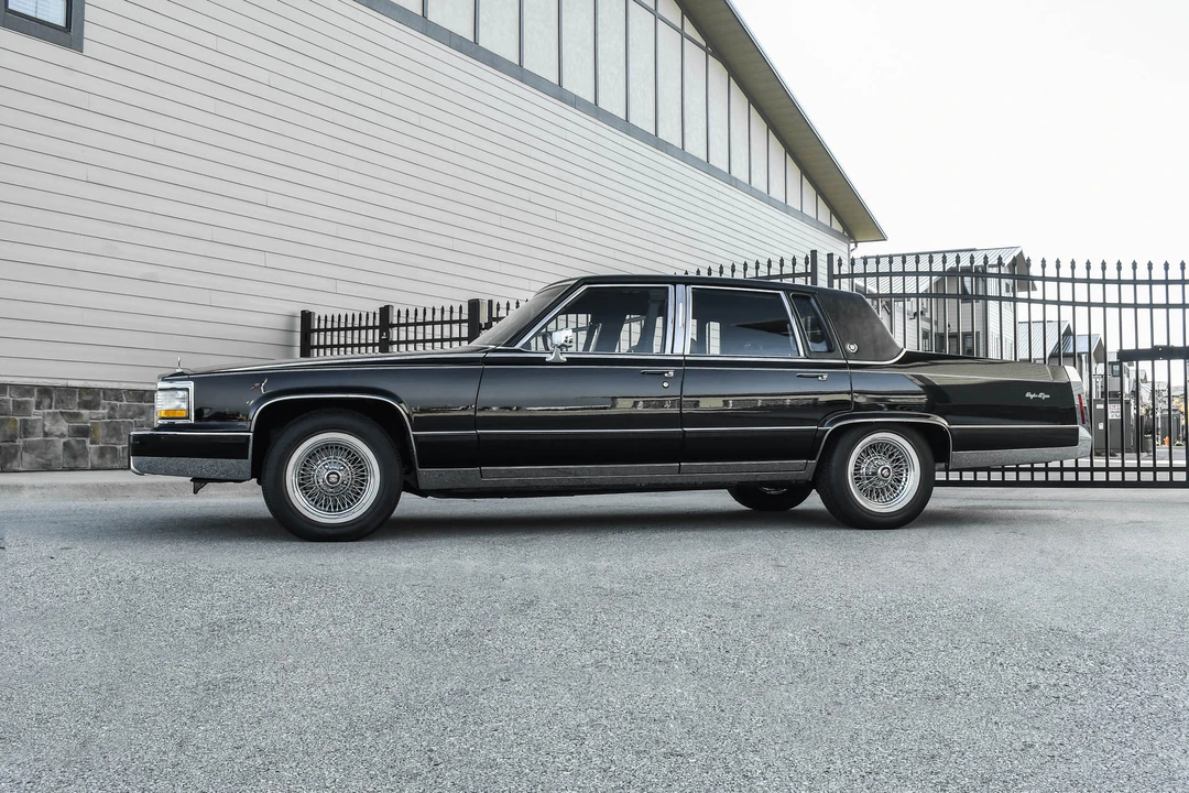 1991 Cadillac Brougham - Image 22 of 31