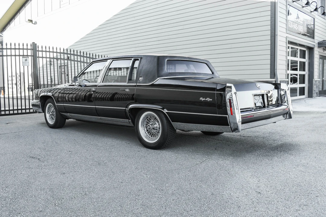 1991 Cadillac Brougham - Image 21 of 31