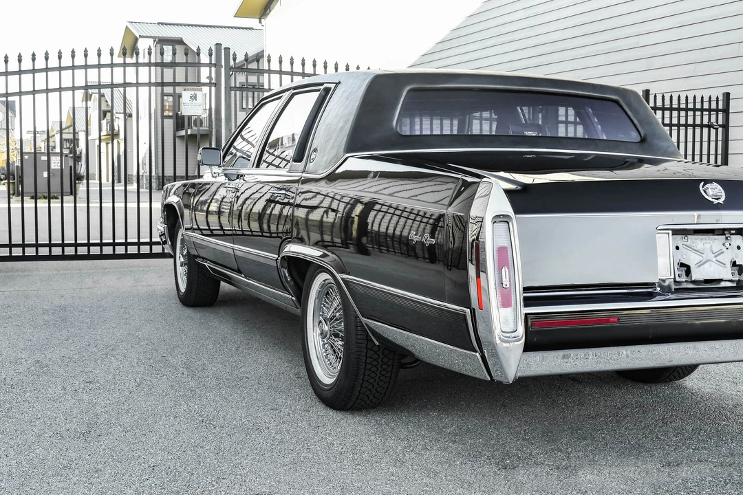 1991 Cadillac Brougham - Image 20 of 31