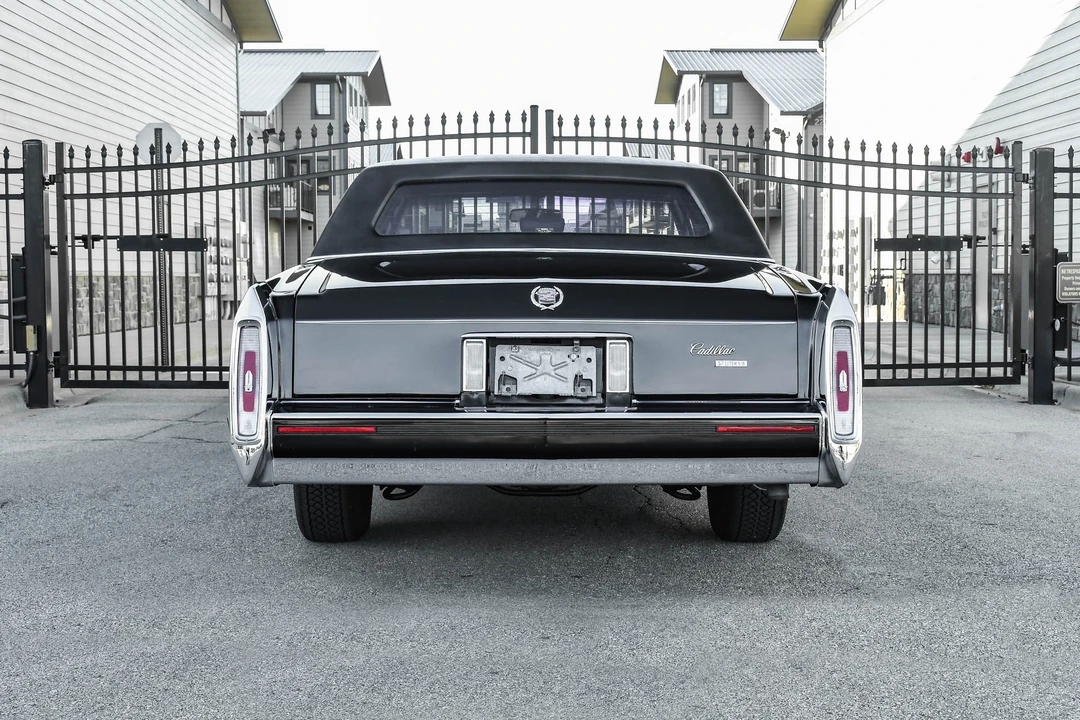 1991 Cadillac Brougham - Image 19 of 31