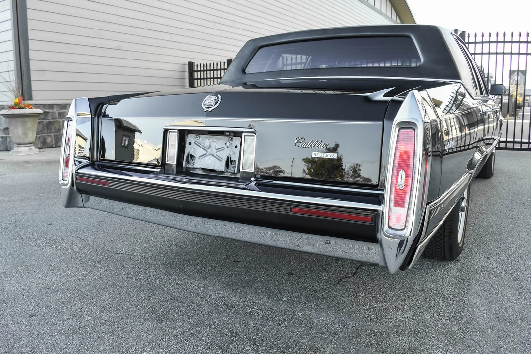 1991 Cadillac Brougham - Image 17 of 31