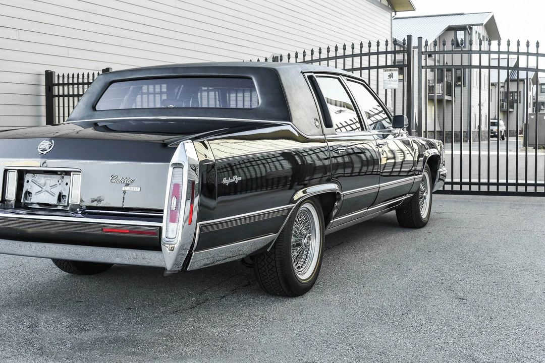 1991 Cadillac Brougham - Image 18 of 31