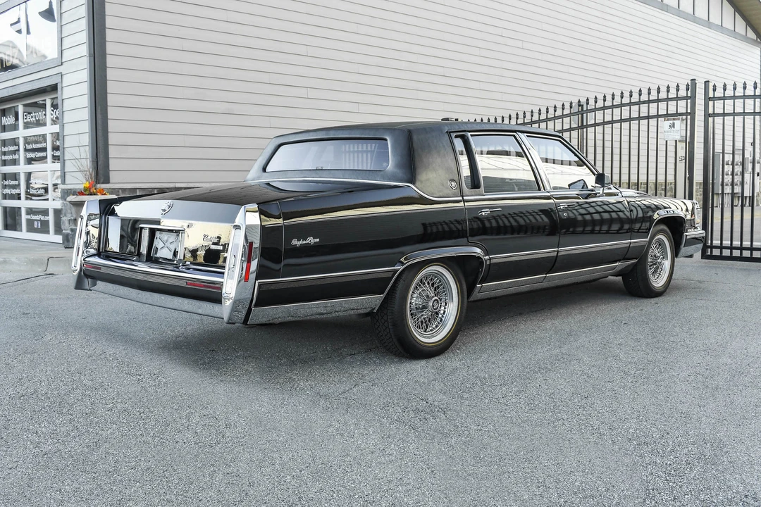 1991 Cadillac Brougham - Image 16 of 31