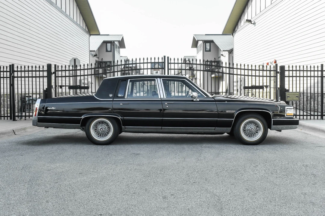 1991 Cadillac Brougham - Image 15 of 31