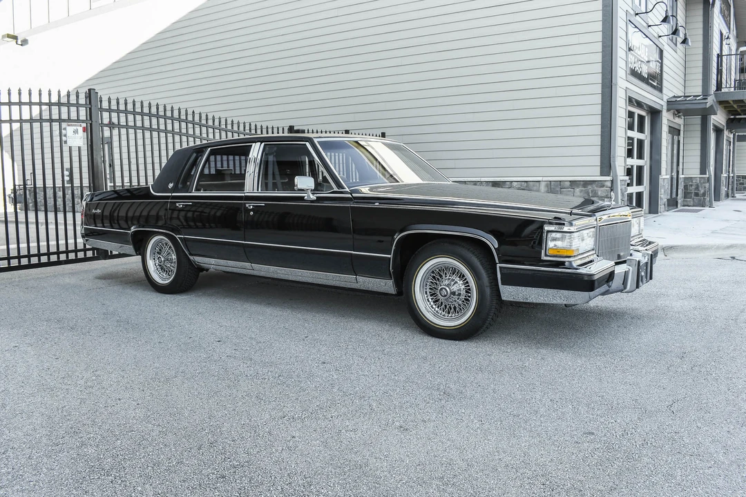1991 Cadillac Brougham - Image 14 of 31
