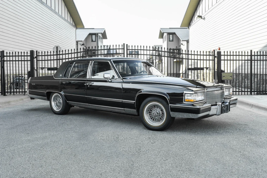 1991 Cadillac Brougham - Image 13 of 31