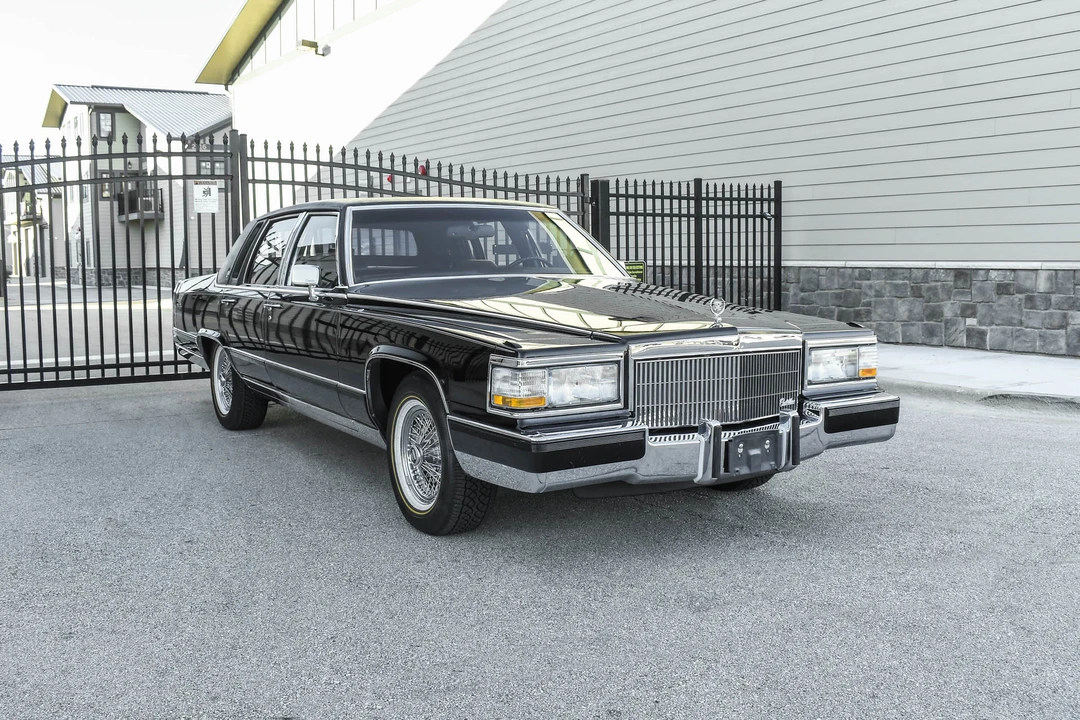 1991 Cadillac Brougham - Image 12 of 31