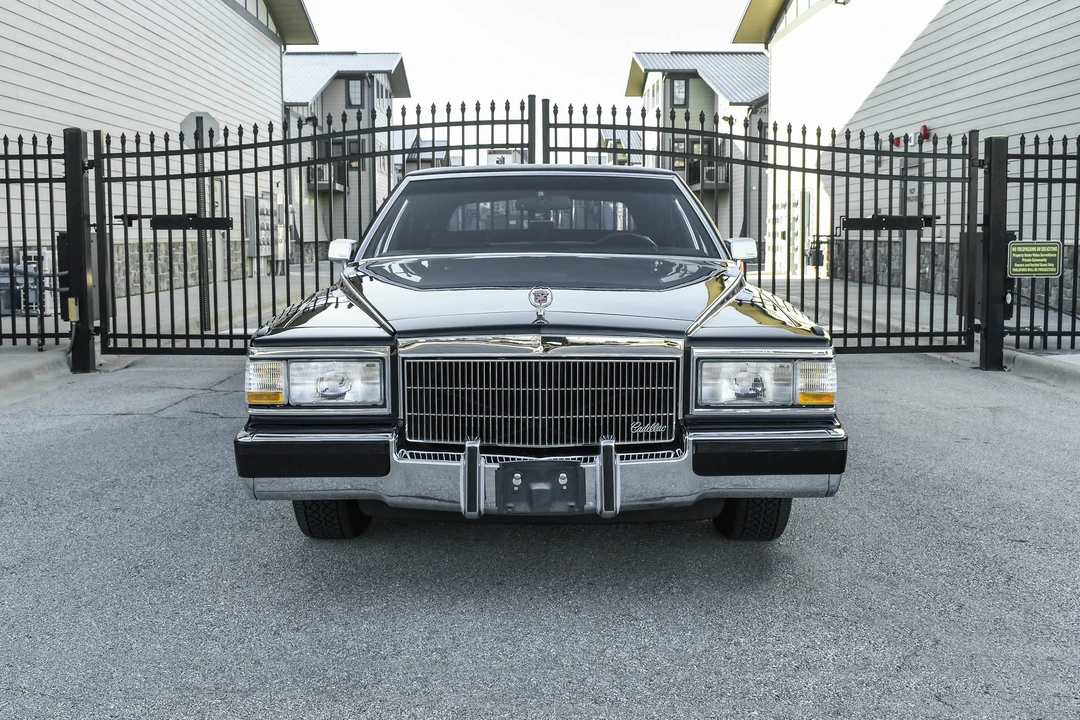 1991 Cadillac Brougham - Image 10 of 31