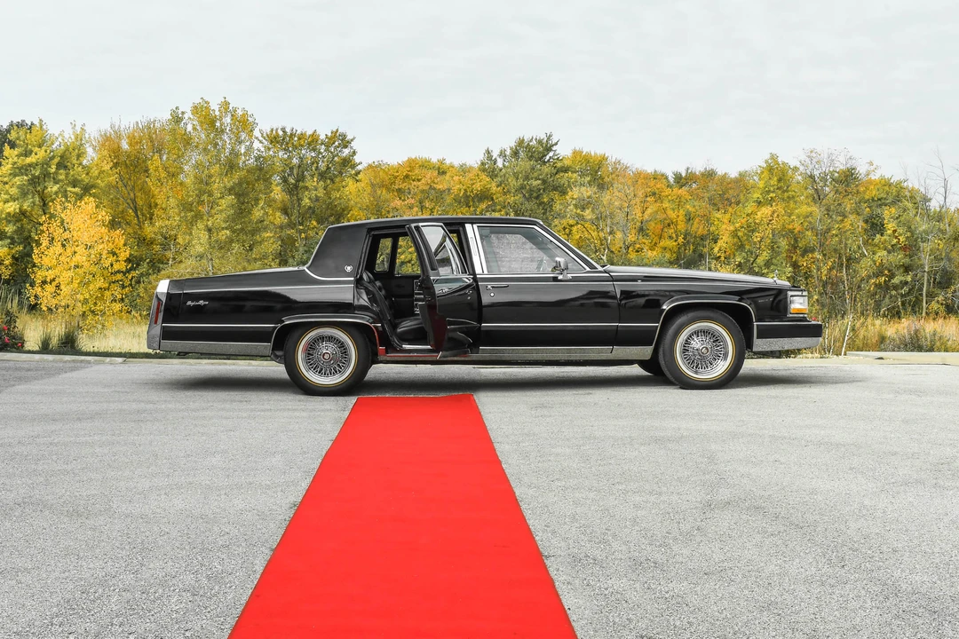 1991 Cadillac Brougham - Image 29 of 31