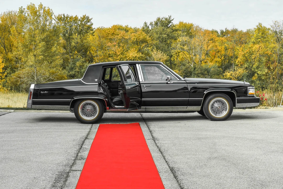 1991 Cadillac Brougham - Image 28 of 31