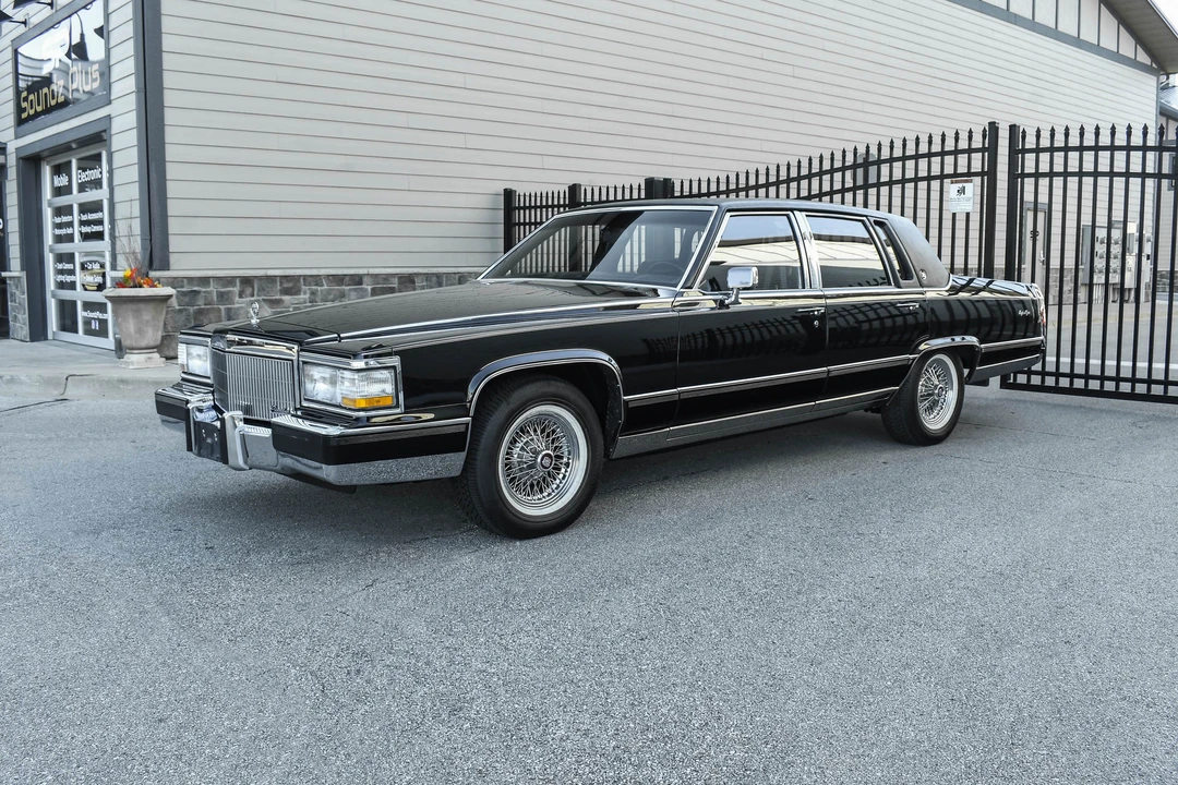1991 Cadillac Brougham - Image 9 of 31