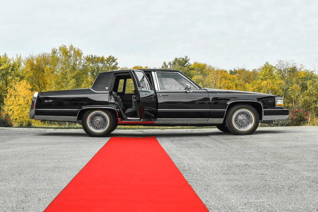 1991 Cadillac Brougham - Image 27 of 31