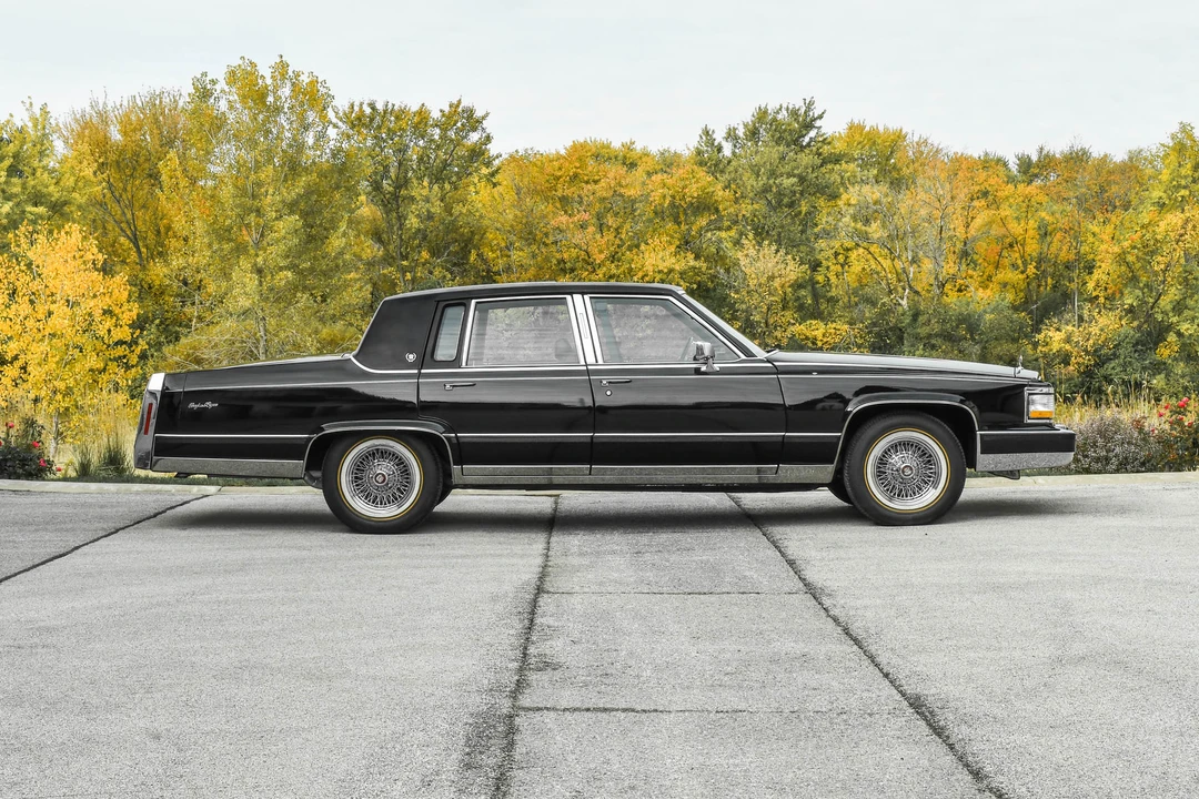 1991 Cadillac Brougham - Image 26 of 31