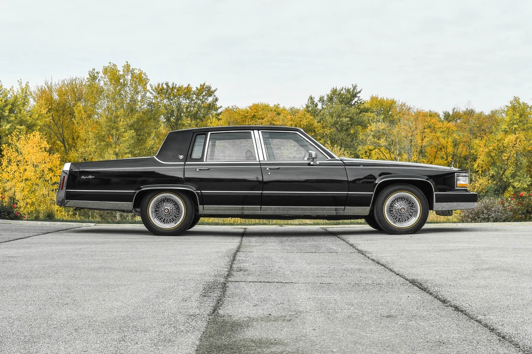 1991 Cadillac Brougham - Image 25 of 31