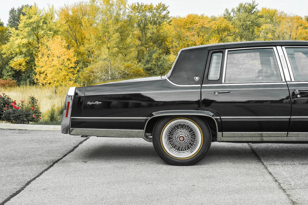 1991 Cadillac Brougham - Image 30 of 31