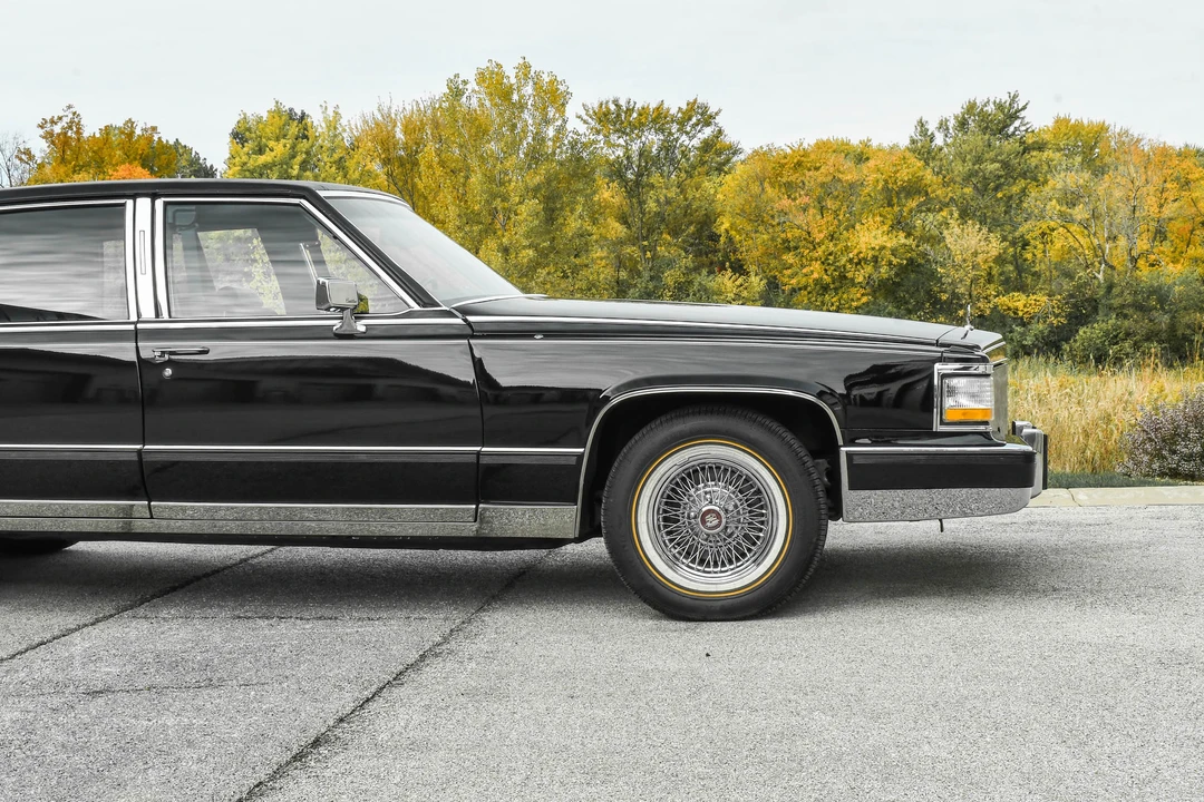 1991 Cadillac Brougham - Image 31 of 31