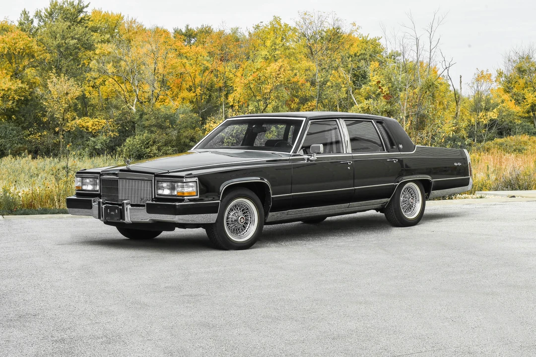 1991 Cadillac Brougham - Image 2 of 31