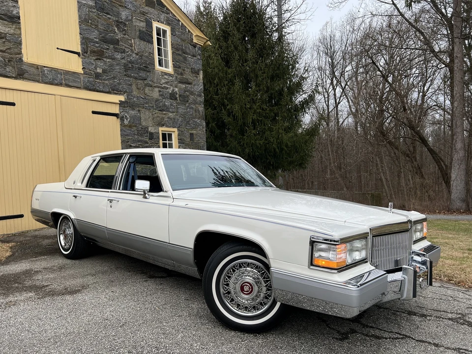 1991 Cadillac Brougham - Image 9 of 31
