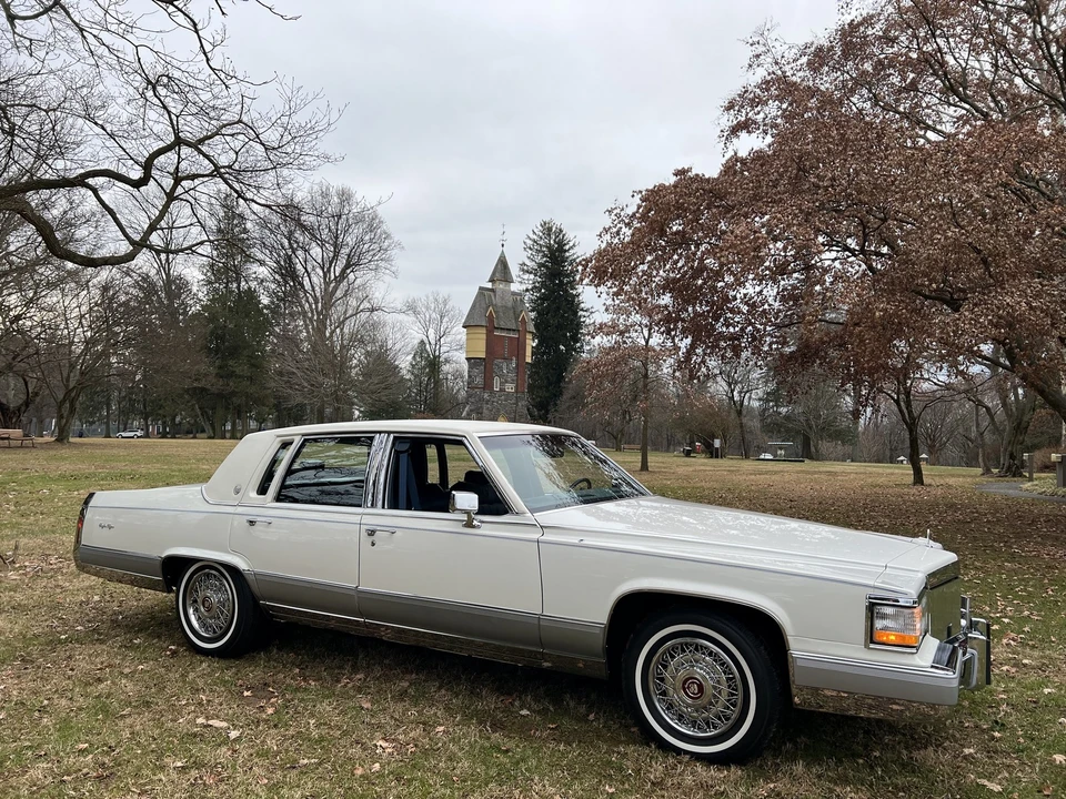 1991 Cadillac Brougham - Image 10 of 31