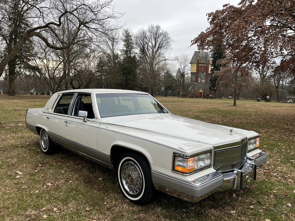 1991 Cadillac Brougham - Image 3 of 31