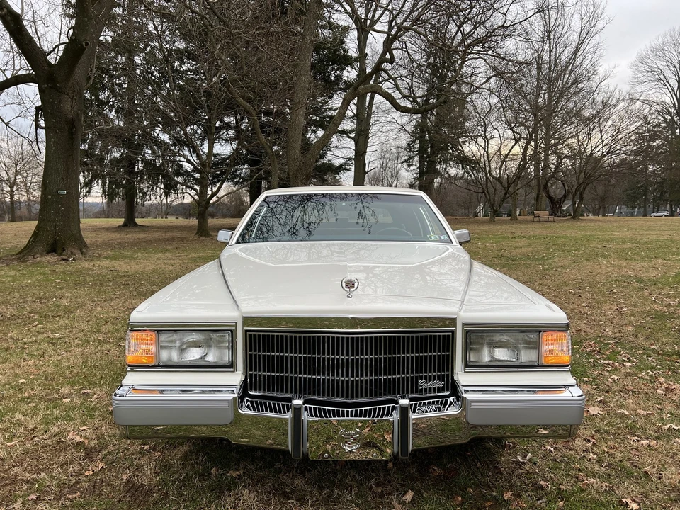 1991 Cadillac Brougham - Image 27 of 31