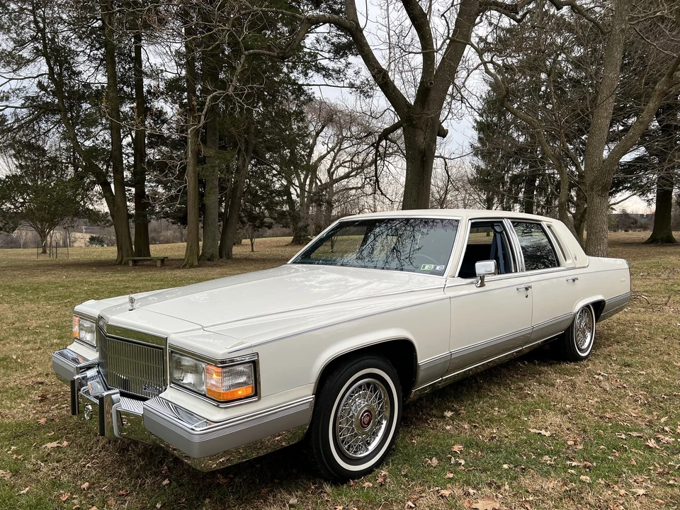1991 Cadillac Brougham - Image 25 of 31