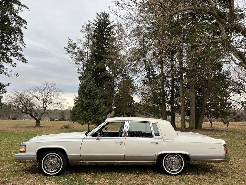1991 Cadillac Brougham - Image 21 of 31