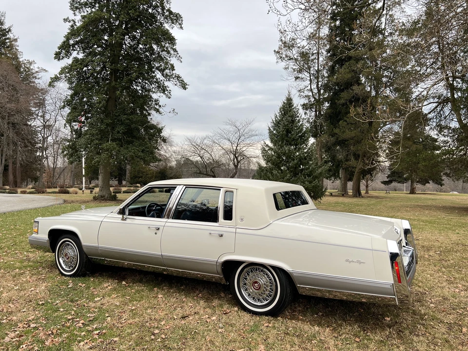 1991 Cadillac Brougham - Image 20 of 31