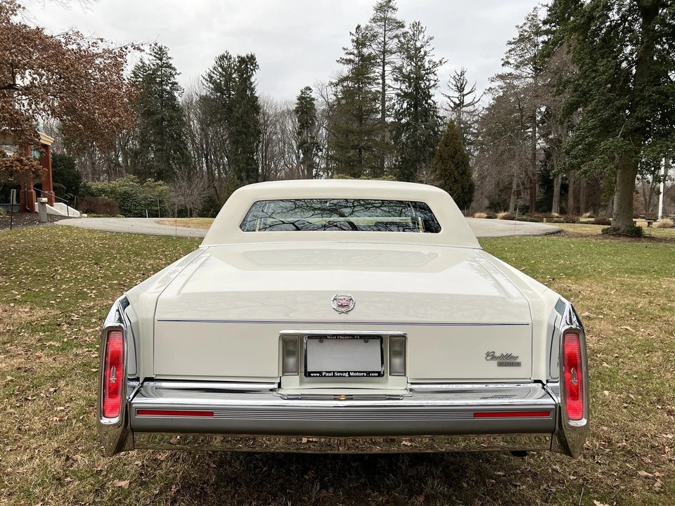 1991 Cadillac Brougham - Image 17 of 31