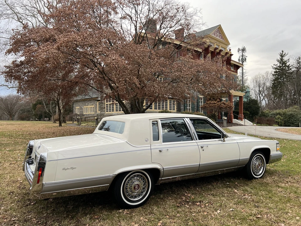 1991 Cadillac Brougham - Image 14 of 31