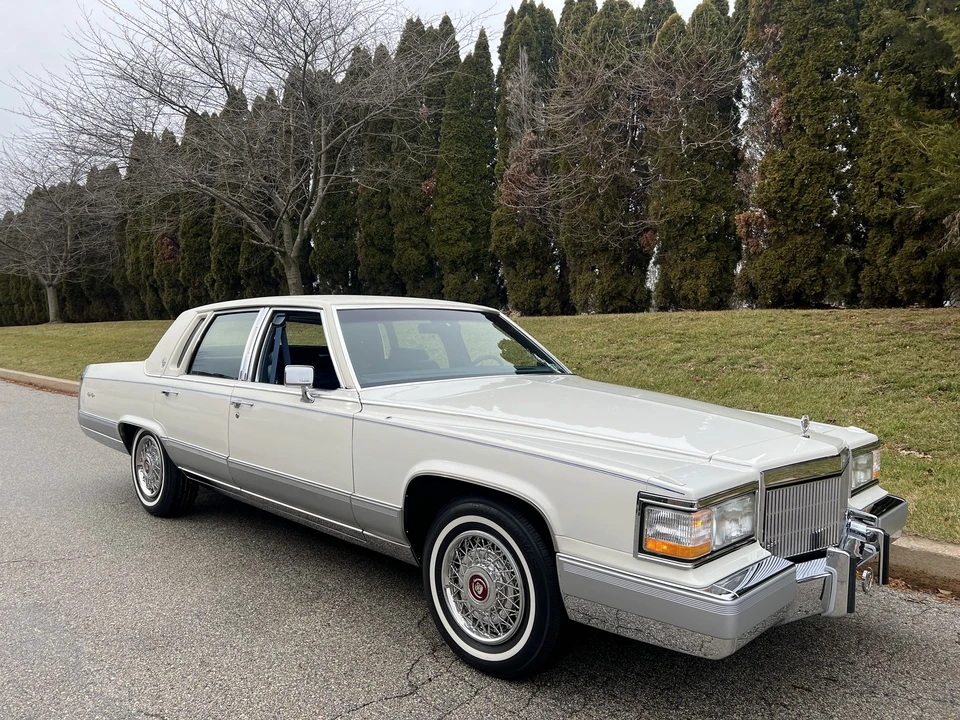 1991 Cadillac Brougham - Image 2 of 31