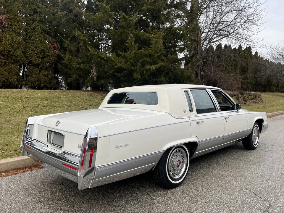 1991 Cadillac Brougham - Image 16 of 31