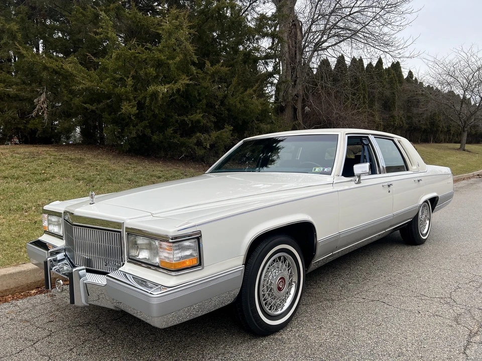 1991 Cadillac Brougham - Image 26 of 31