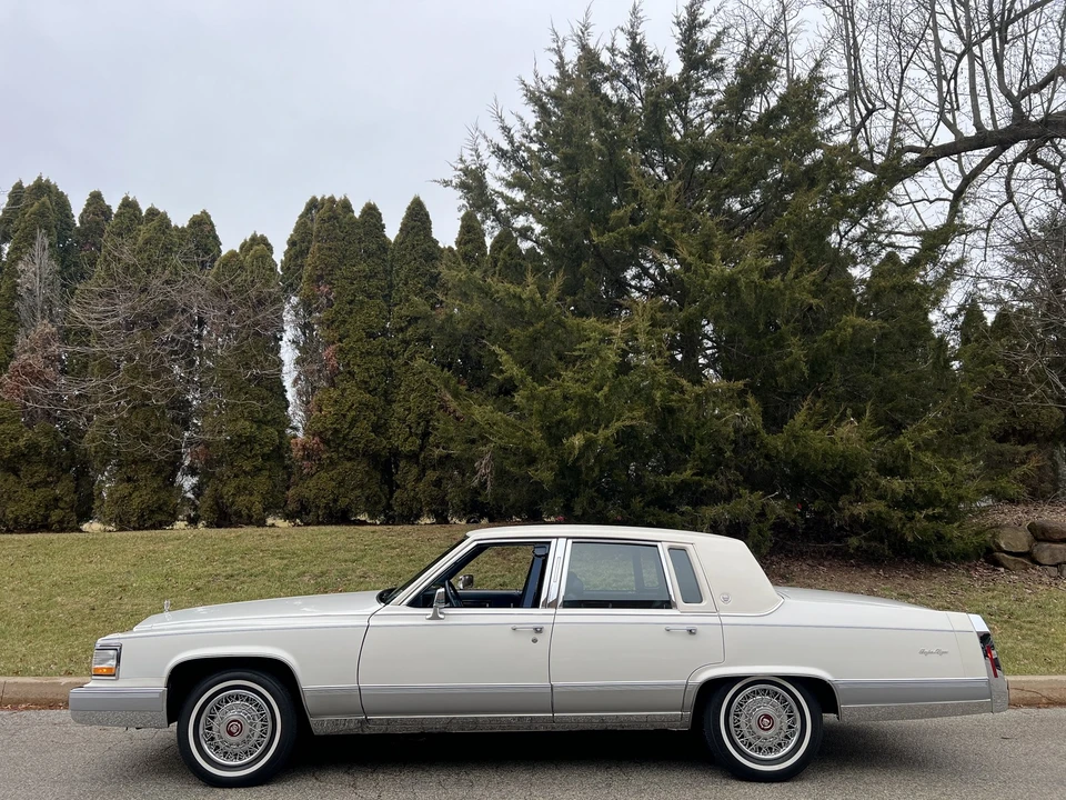 1991 Cadillac Brougham - Image 23 of 31