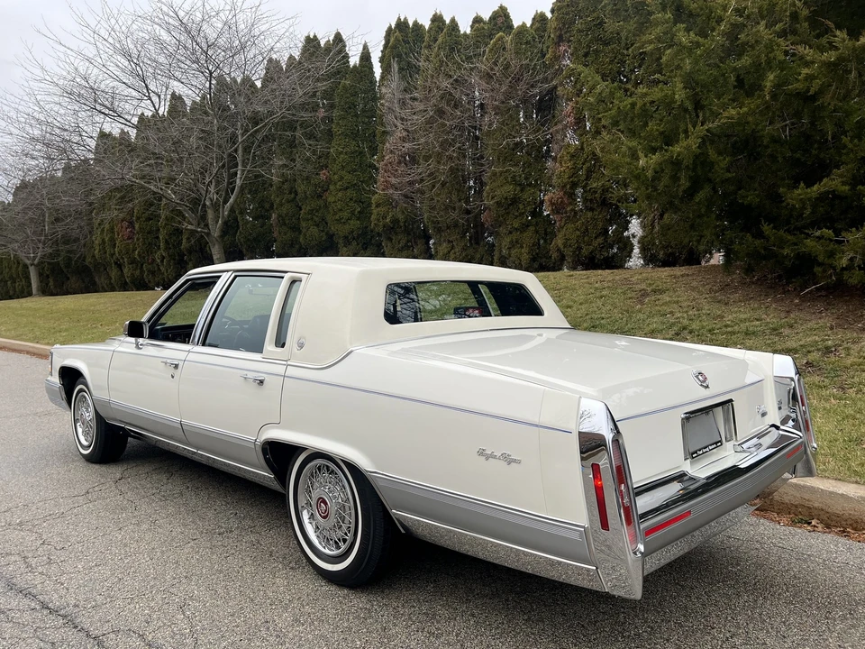 1991 Cadillac Brougham - Image 18 of 31