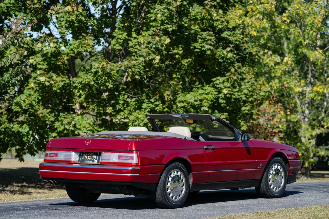 1993 Cadillac Allante - Image 11 of 31
