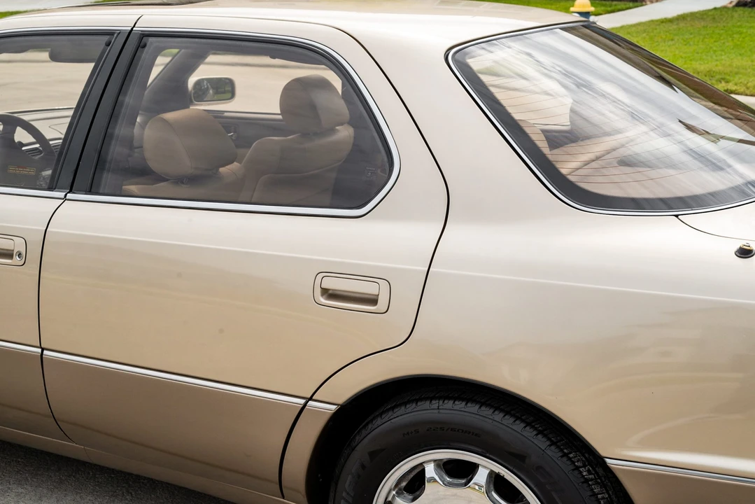 1993 Lexus LS 1st Gen - Image 17 of 31