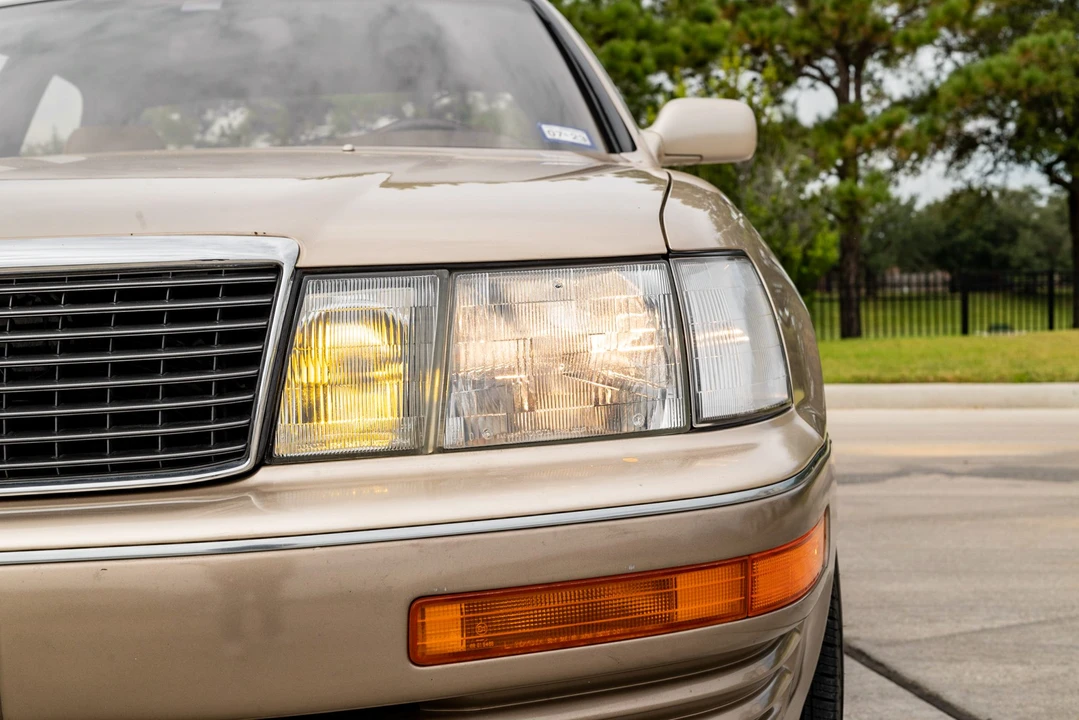 1993 Lexus LS 1st Gen - Image 24 of 31