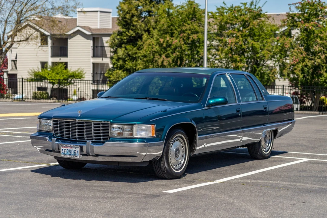 1995 Cadillac Fleetwood - Image 2 of 31