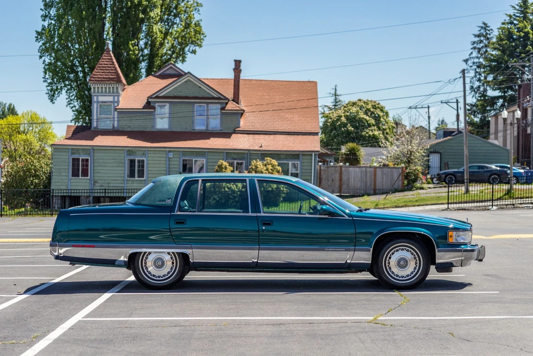 1995 Cadillac Fleetwood - Image 5 of 31