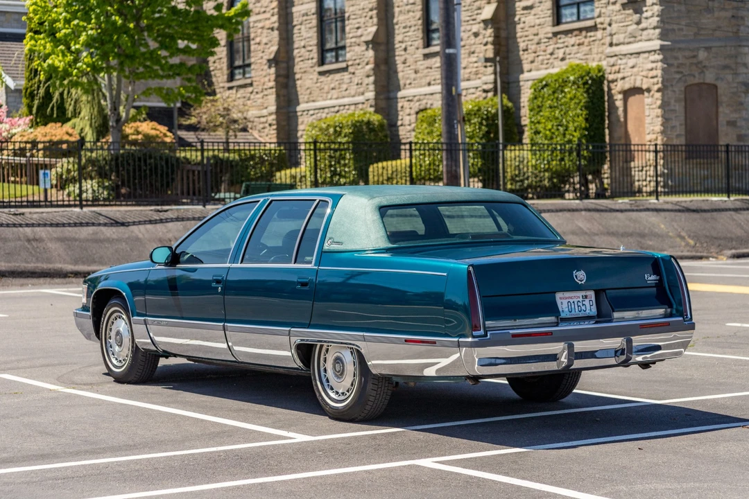 1995 Cadillac Fleetwood - Image 8 of 31